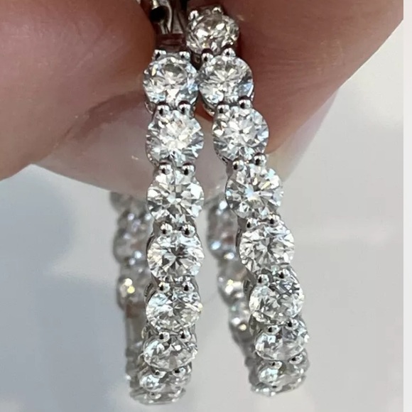 ROUND BRILLIANT DIAMOND 18KT WHITE GOLD EARRINGS - Picture 5 of 17